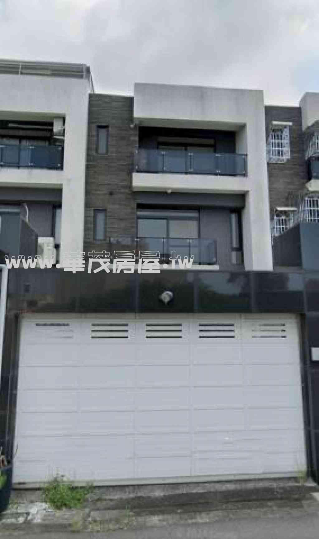 高雄小港 高坪三十三街三樓車墅視意圖
